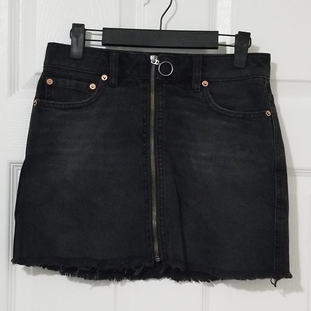 We The Free front zip black denim skirt size 25